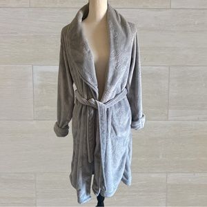 NEW INK & IVY PLUSH PRINTED ROBE